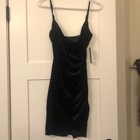 Cute, flirty dress perfect for a “winter” trip to Vegas! - Picture 3 of 4